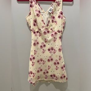Mini v neck floral dress